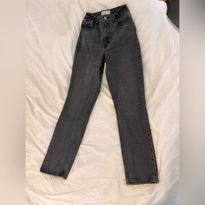 Abercrombie & Fitch 90’s Straight Ultra High Rise Jean